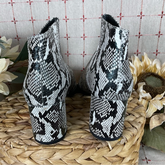 SEYCHELLES “Chaparral” Snakeskin Embossed Leather Almond Toe Ankle Boots Sz 8 - Picture 4 of 6